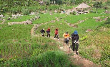 Trekking sentul bogor