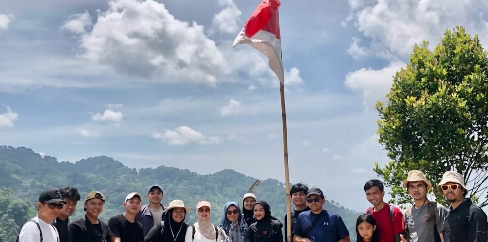 Trip Bukit Paniisan Sentul dengan pemandangan alam perbukitan