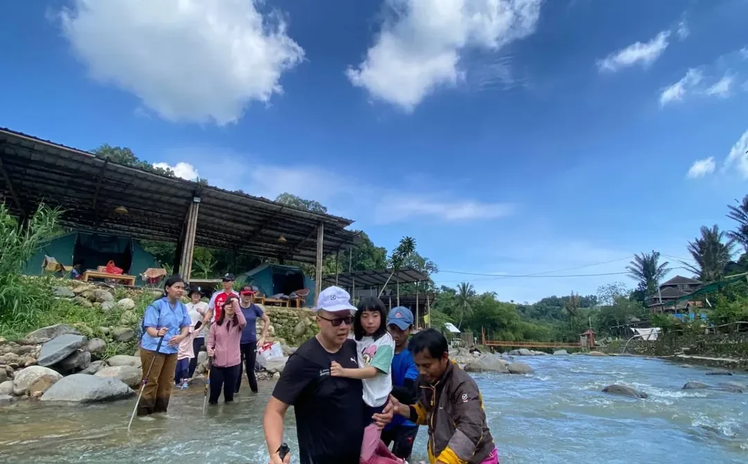Paket trekking Sentul Bogor dengan pemandu berpengalaman